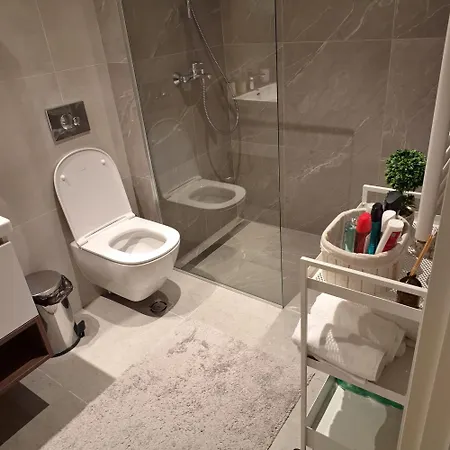 Waterfront Lux -libera 413 Βελιγράδι